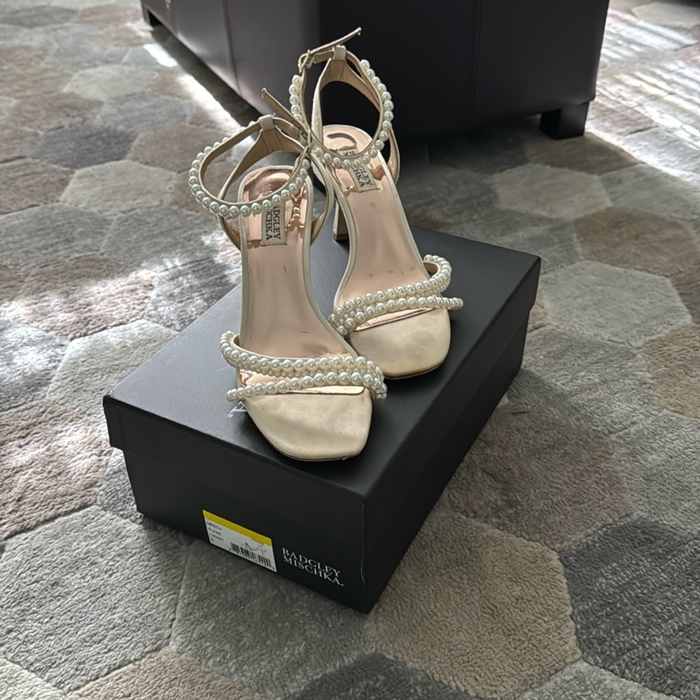 Badgley Mischka “flame” heels. Ivory with pearl details. Size 8